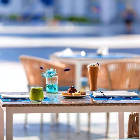 Pickalbatros Blu Spa Resort - Adults Friendly 16 Years Plus- Ultra All-Inclusive Hurgada Dış mekan fotoğraf A table at a restaurant