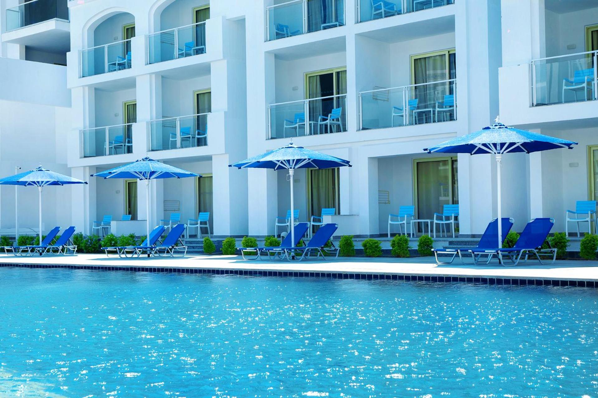 Pickalbatros Blu Spa Resort - Adults Friendly 16 Years Plus- Ultra All-Inclusive Hurgada Dış mekan fotoğraf The swimming pool at the hotel