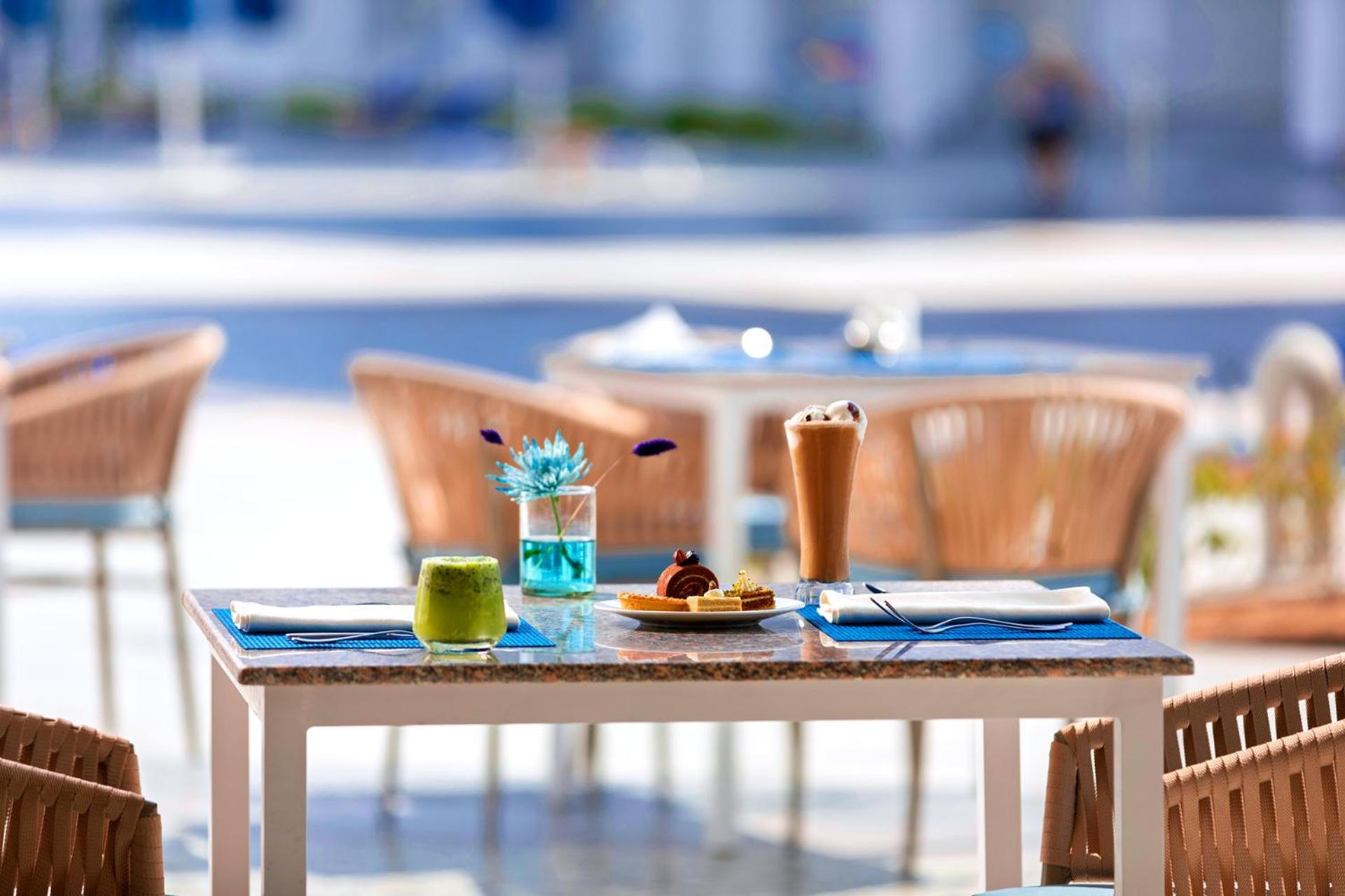 Pickalbatros Blu Spa Resort - Adults Friendly 16 Years Plus- Ultra All-Inclusive Hurgada Dış mekan fotoğraf A table at a restaurant